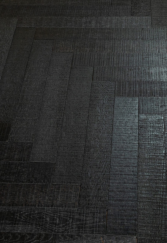 Intenzivní černé CD Herringbone inženýrské dřevěné podlahy